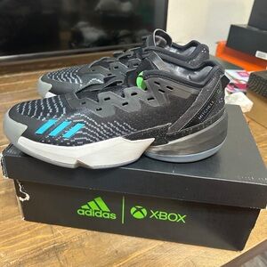 Adidas D.O.N. Issue 4 x XBox Donovan Mitchell Basketball Shoes boys size 7